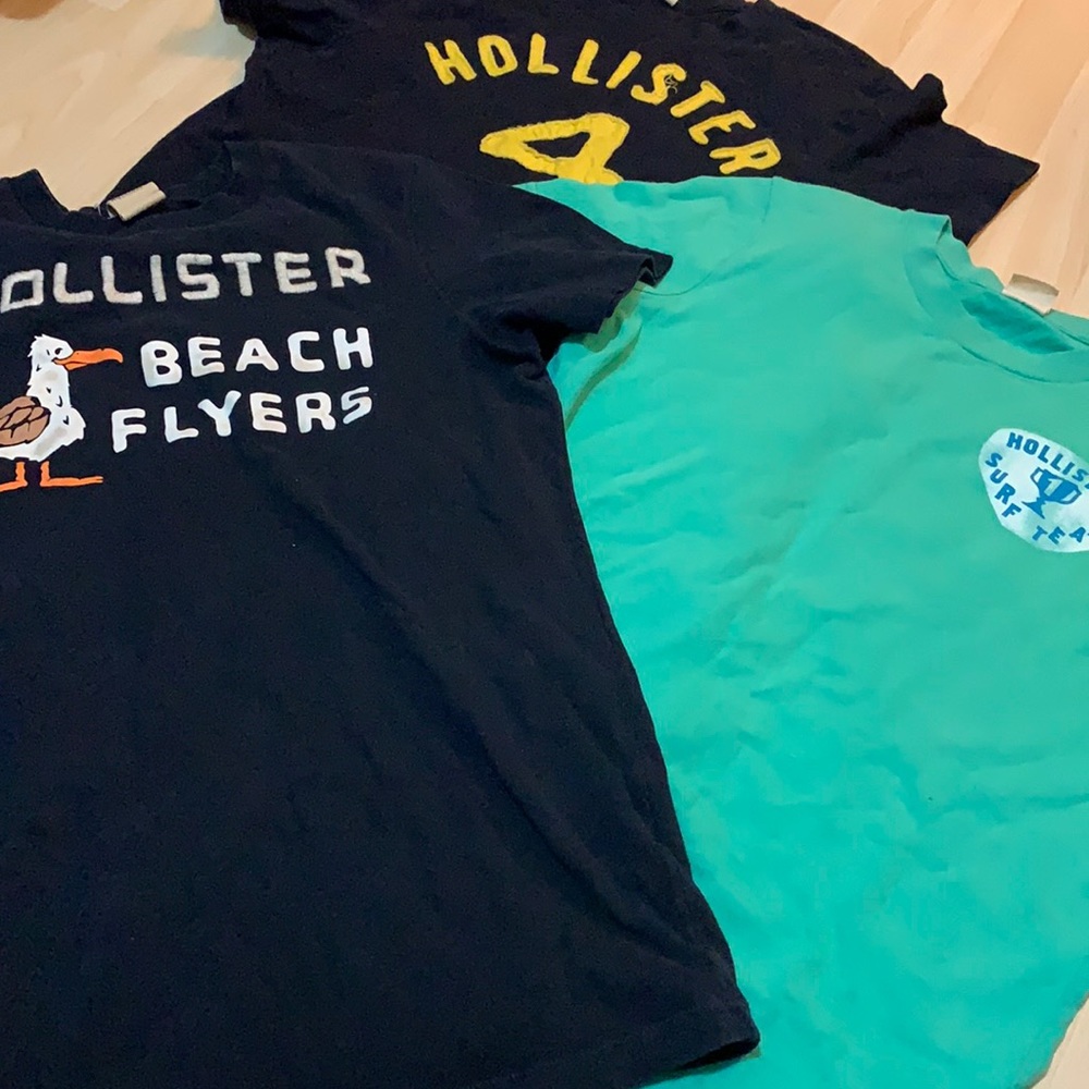 Hollister Bundle of Three T-Shirts (Two Dark Blue & One Green) - SIZE ME…